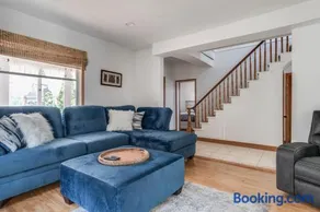 Charming 3 Bedroom Home w/Sun Porch & Sauna - Image 4