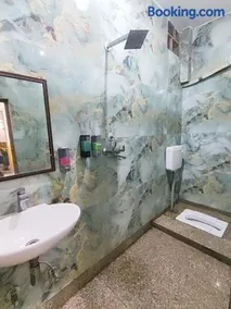 Gulmarg Guest House - Image 2