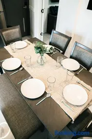 Modern and Spacious 3BR Private Parking 15min NYC - Image 2