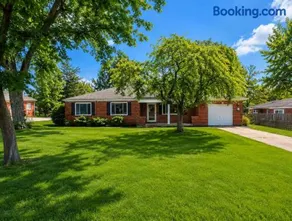 Spacious Family-Friendly Estate - Image 1