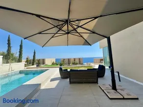 Elite Vila with Pool, Green Coast - Image 2