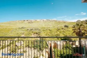 Glamorous Apartment with Panoramic Green Views - Image 3