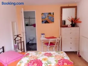 Petit Studio - Image 2