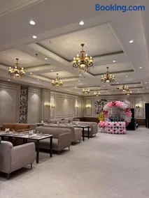 The Silver Spoon Hotel - Image 4