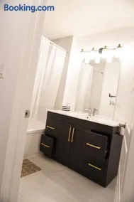 Entire 3 bedroom townhouse - Image 3