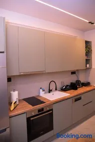 Suite AK - Image 2