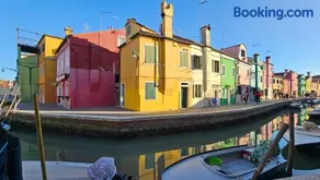 Casa Yellow Corner - Seasons Real Estate - Burano - Image 1
