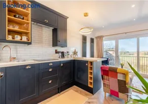 Wye Knot - Boutique 2 Bedroom Town House - Image 4
