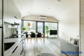 Stunning, modern mini-home 5 miles from the airport! - Image 3