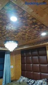 Snow and Saffron Hotel & Restaurant - Image 4