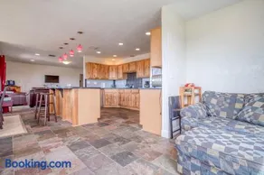 Catamaran Cottage - Image 4