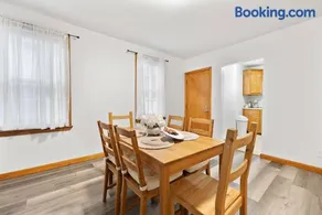 Sleeps 5 near ferry, train to Boston and downtown -2br apartment - Image 2