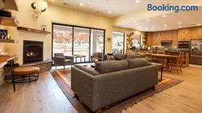 Kanab Oasis Luxury Family Home with Rooftop Deck - Image 1