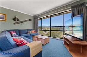 Alpine Mountain View 18 - 4BR l Mountain Views l Swimming Pool l Air-Con l WiFi - Image 1