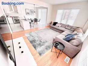 Large 5 Bedroom Newly Built Home Sleeps 12 Persons - Image 4