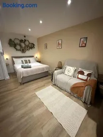 The Hive - Cosy Studio in Wells City Centre - Image 5