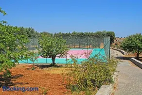 Villa with pool and tennis court - Image 3