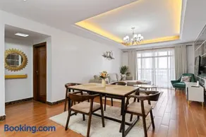 Chic 2BR plus DSQ With Swimming Pool along Ngong Rd-Kilimani - Image 2