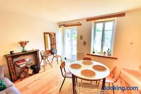 Nice nest with garden in the city center - Image 1