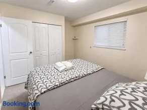 Quiet & Bright Basement Suite near Fraser Street - Image 3