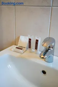 Guest Paradise Lodge - Image 1