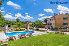 Villa Giovanna, a charming Villa with pool in a beautiful landscaped garden - Image 5
