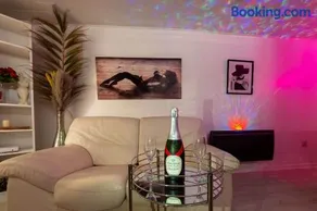 love escape "Love Room" - Image 1