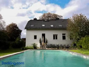Haus mit Pool, Garten und Gym in Berlin - Image 3