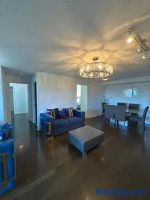 Toronto Downtown Luxurious Stylish 3 Bedroom 3 Bath 2 Balconies near Rogers Centre lakeview condo - Image 2