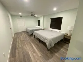 Charming renovated home with jetted tub/king beds - Image 2
