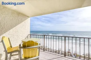 Fourth-floor beach condo w amazing views indoor pool & beach access - Image 1