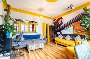 Vibrant 3 Bedroom Art Duplex Spacious & Unique - Image 3