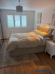 Apartment Sleeps 6 with Parking - Image 1