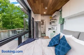 Modern Riverside Cabin w Hot Tub Fire Pit Kayaks - Image 2