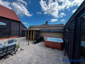 Barn - Sleeps 10 - Hot Tub - Parking - Image 4