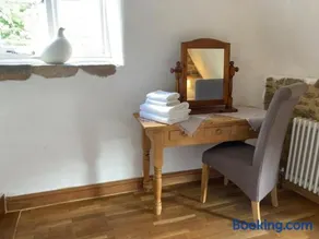 Beautiful Thatched Cottage with Piano - Image 5