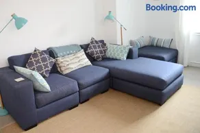 Lovely Spacious Bright Apartment Close To Falmouth Centre - Image 4