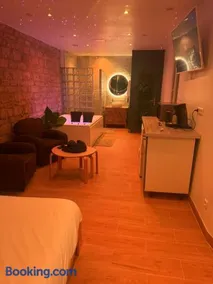 Suite Yao avec jacuzzi Montataire YaoSpa60 - Image 1