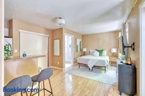 Stay Portland - Peaceful Johns Landing Studio - Near OHSU - Image 1