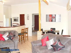 Geraldton Luxury Retreat 2 with free Streaming - Image 2