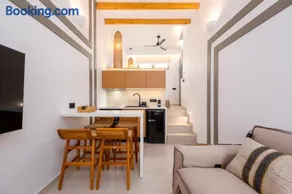 SunSal Luxury Studios - Earth - Image 4
