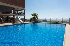 Tranquilidad junto al mar con piscina - Image 1