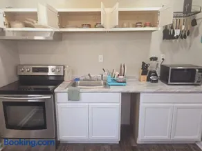 Comfy 1BR Apt. in Pleasant Ridge - Image 4