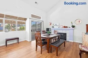 Stylish Home w Full Kitchen Garage Backyard - Image 3