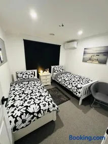 3 bedroom House in Hampton Park - Image 4