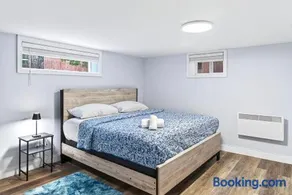 Spacious 5BR Home 2 Kitchens Sleeps 10 Near UNB - Image 2