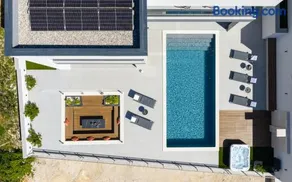 Lux Villa Serene with heated pool - Image 3