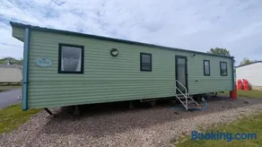 Spacious and welcoming 8 Berth caravan at Parkdean Regent Bay - Image 3