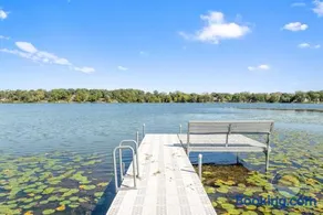 Lakefront Retreat With Hot Tub - Image 2