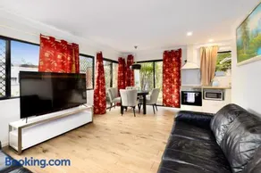 Quiet 2 Bedroom Daisy Hill Home with Garden Views, Parking, Internet - Image 1